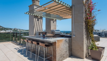 Resa estates Ibiza penthouse 3 bedrooms for sale 2021 real estate views sea Botafoch roopf terrace bar 1.jpg